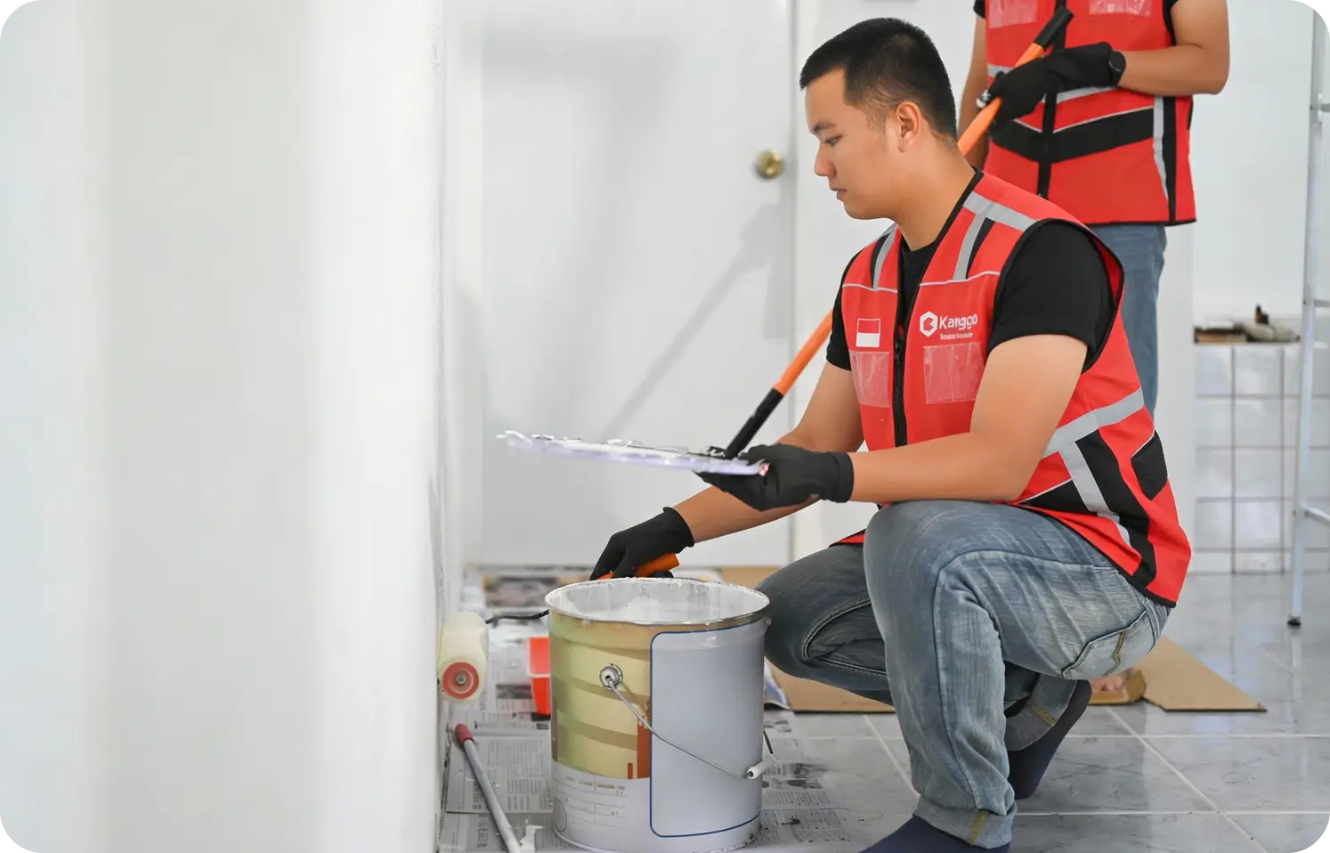 Pengecatan dinding rumah